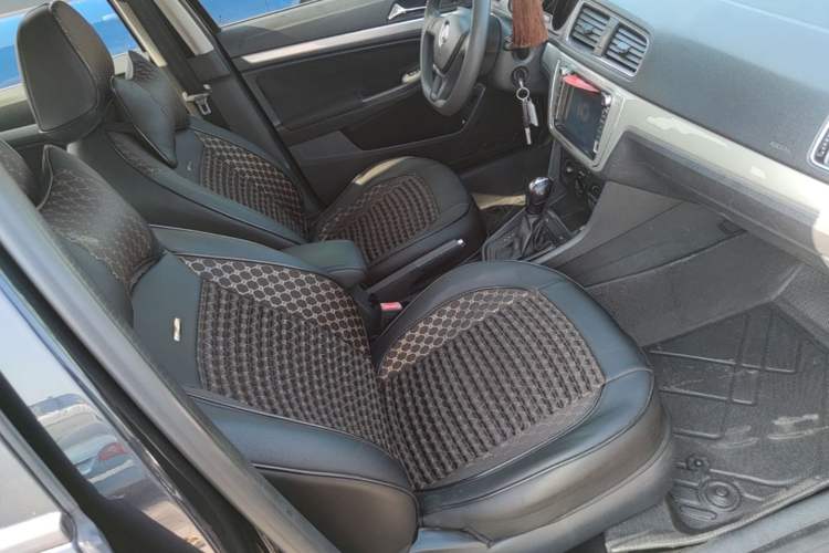 Used Volkswagen Lavida 2015 1.6L Automatic Fashion Edition Right Front Seat