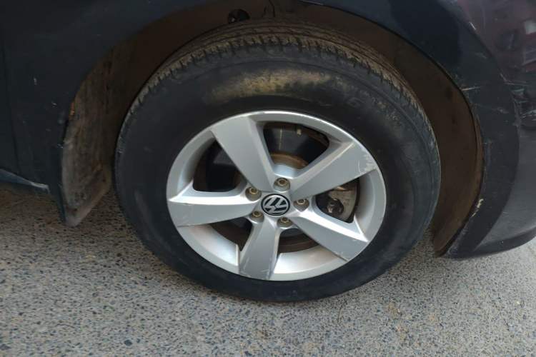 Used Volkswagen Lavida 2015 1.6L Automatic Fashion Edition Right Front Wheel Hub