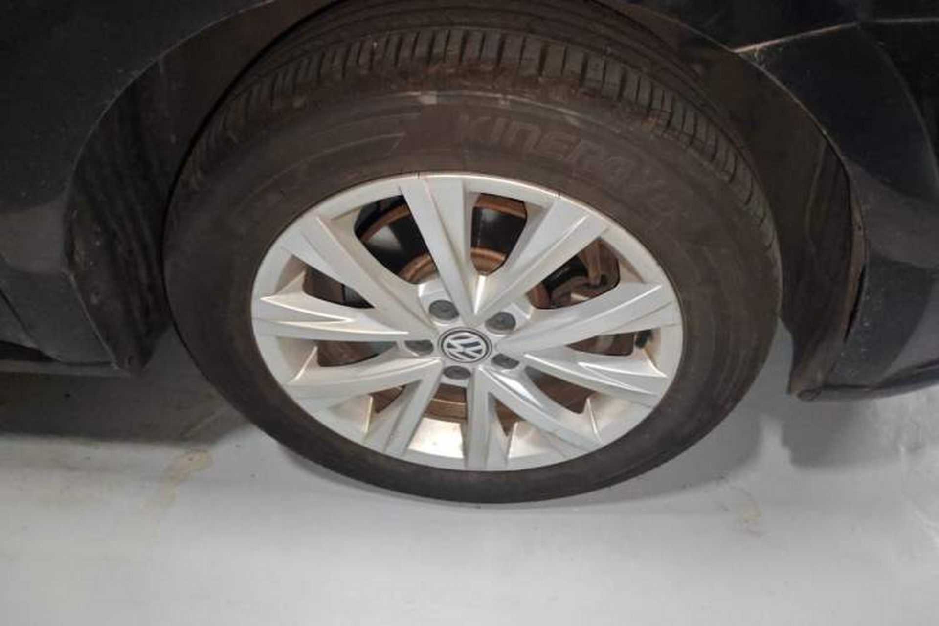Used Volkswagen Lavida 2015 1.6L Automatic Comfort Edition Right Front Wheel Hub