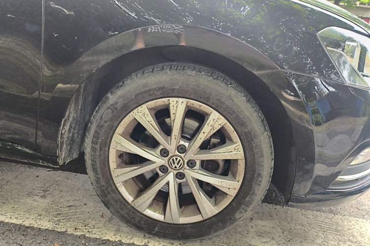 Used Volkswagen Lavida 2015 230TSI DSG Comfort Edition Right Front Wheel Hub