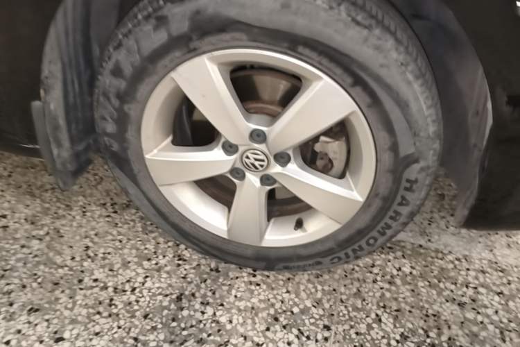 Used Volkswagen Lavida 2015 1.6L Manual Fashion Edition Right Front Wheel Hub