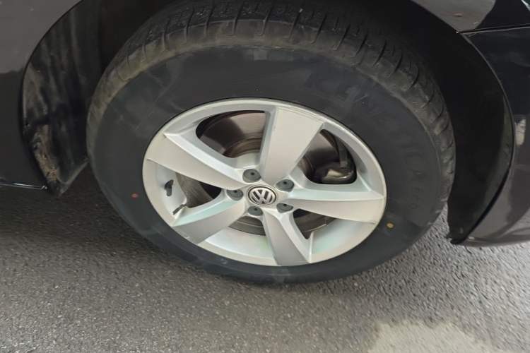 Used Volkswagen Lavida 2015 1.6L Manual Fashion Edition Right Front Wheel Hub