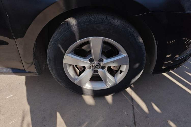 Used Volkswagen Lavida 2015 1.6L Manual Fashion Edition Right Front Wheel Hub