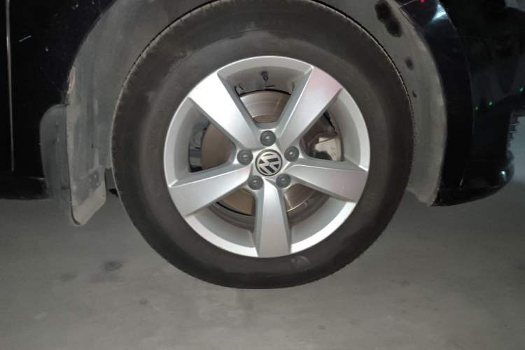 Used Volkswagen Lavida 2015 1.6L Manual Fashion Edition Right Front Wheel Hub