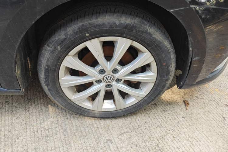 Used Volkswagen Lavida 2015 1.6L Manual Comfort Edition Right Front Wheel Hub