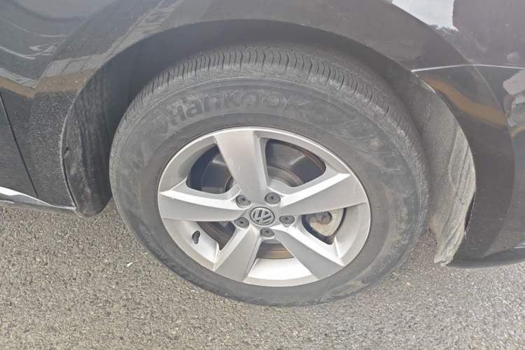 Used Volkswagen Lavida 2015 1.6L Manual Fashion Edition Right Front Wheel Hub
