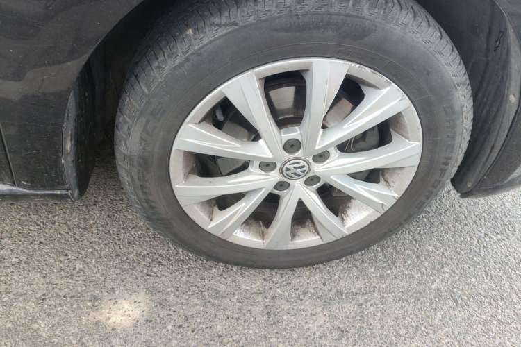 Used Volkswagen Lavida 2015 230TSI DSG Comfort Edition Right Front Wheel Hub