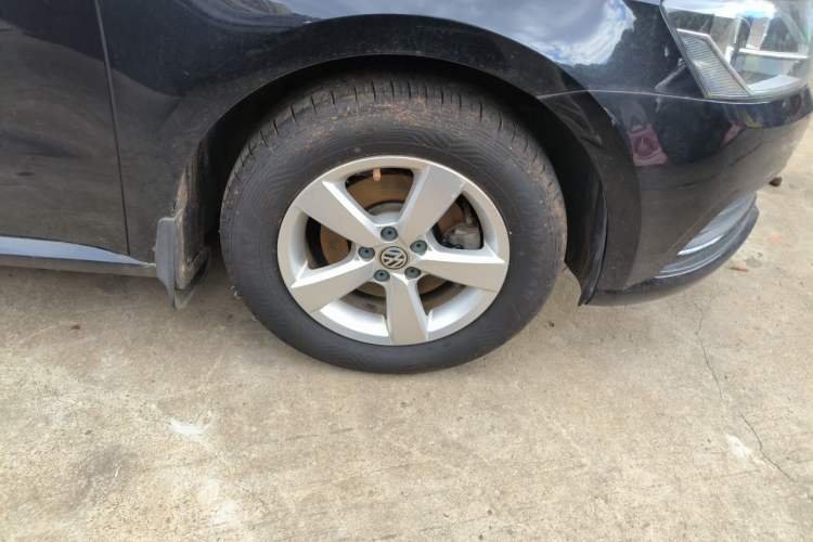 Used Volkswagen Lavida 2015 1.6L Manual Fashion Edition Right Front Wheel Hub