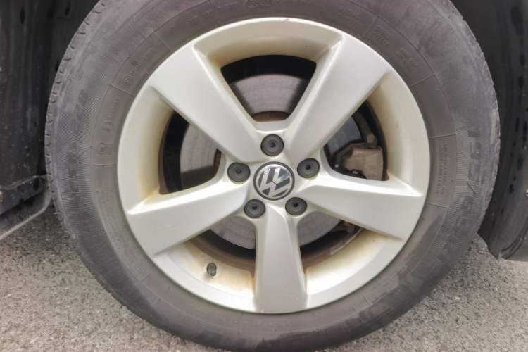 Used Volkswagen Lavida 2015 1.6L Manual Fashion Edition Right Front Wheel Hub