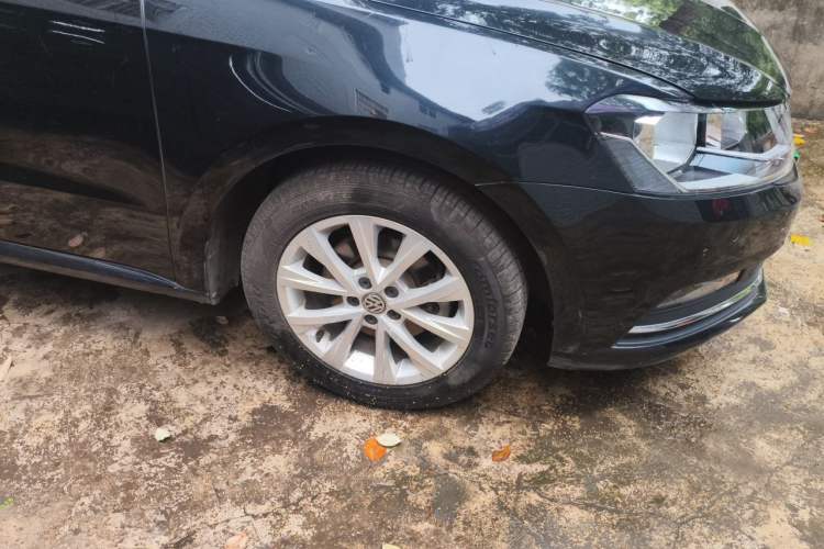 Used Volkswagen Lavida 2015 1.6L Manual Comfort Edition Right Front Wheel Hub