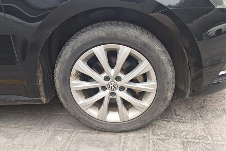 Used Volkswagen Lavida 2015 1.6L Manual Comfort Edition Right Front Wheel Hub