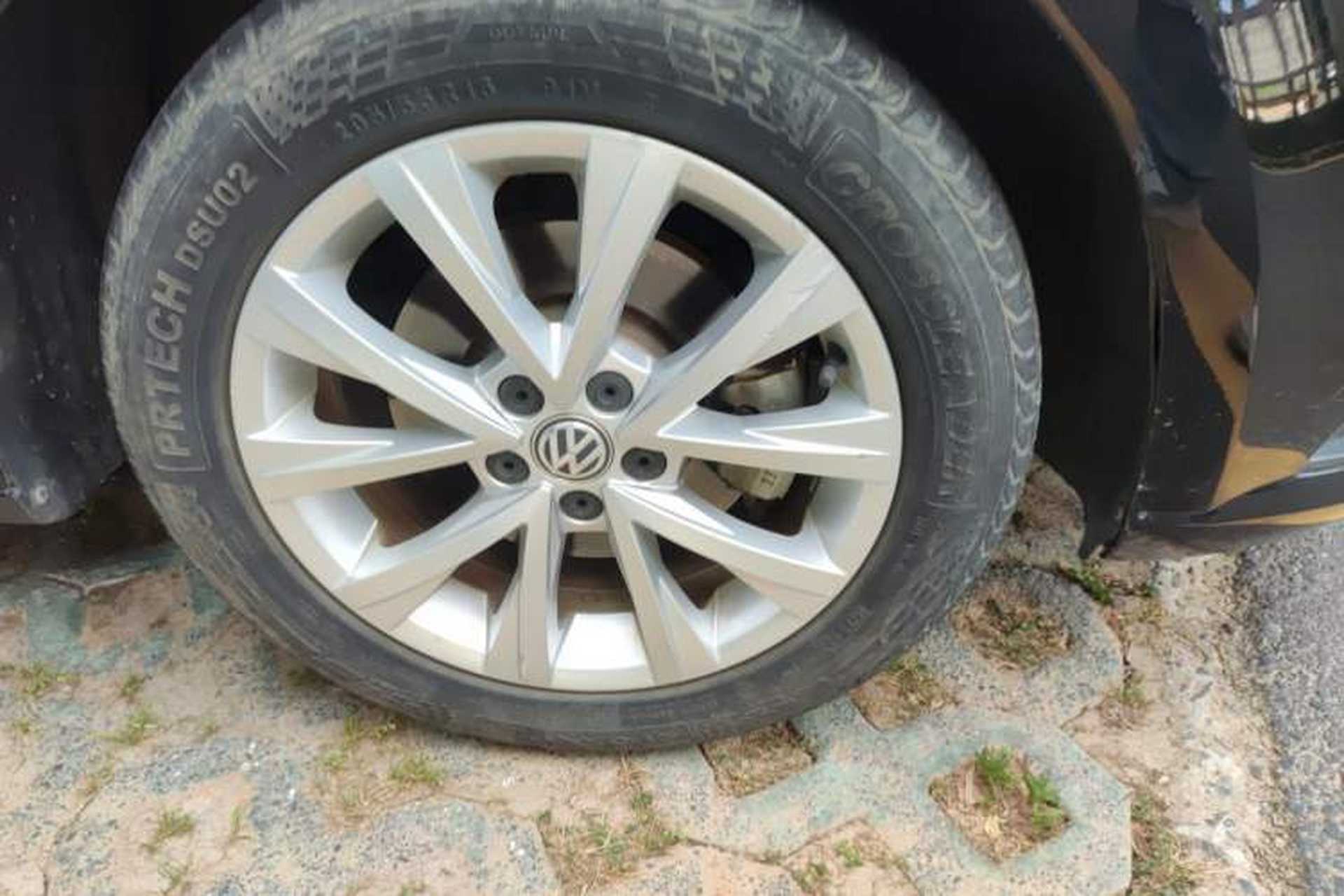 Used Volkswagen Lavida 2015 1.6L Automatic Comfort Edition Right Front Wheel Hub