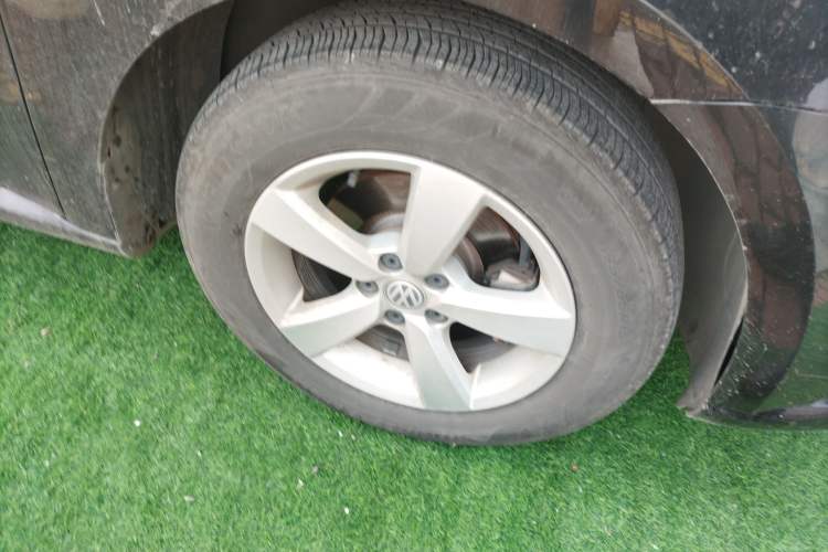Used Volkswagen Lavida 2015 1.6L Manual Fashion Edition Right Front Wheel Hub