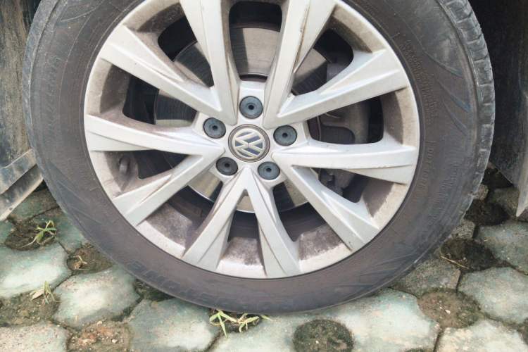 Used Volkswagen Lavida 2015 230TSI DSG Comfort Edition Right Front Wheel Hub
