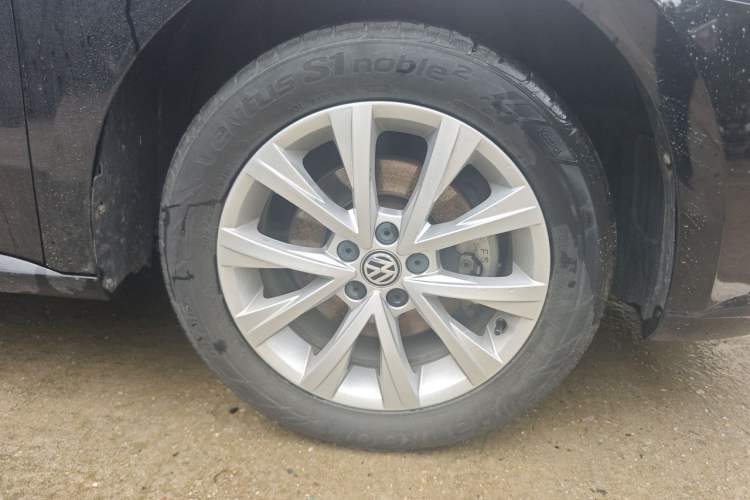 Used Volkswagen Lavida 2015 1.6L Manual Comfort Edition Right Front Wheel Hub