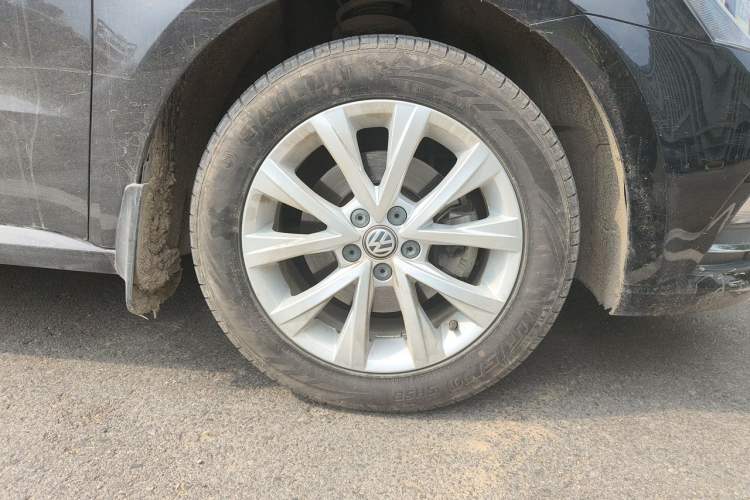Used Volkswagen Lavida 2015 1.6L Manual Comfort Edition Right Front Wheel Hub