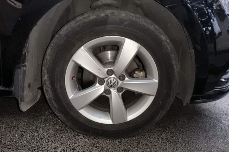Used Volkswagen Lavida 2015 1.6L Manual Fashion Edition Right Front Wheel Hub