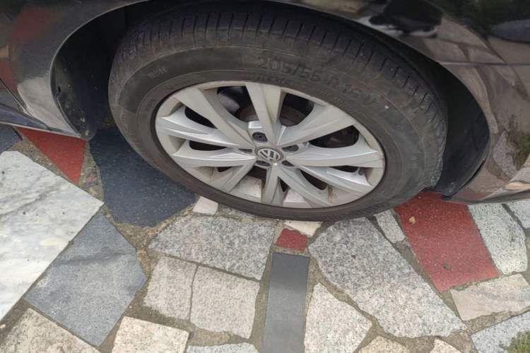 Used Volkswagen Lavida 2015 1.6L Manual Comfort Edition Right Front Wheel Hub