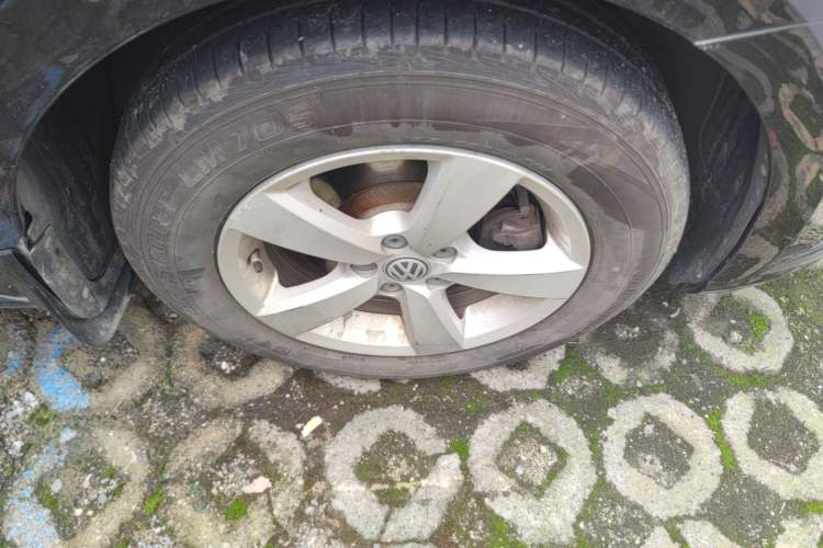 Used Volkswagen Lavida 2015 1.6L Manual Fashion Edition Right Front Wheel Hub