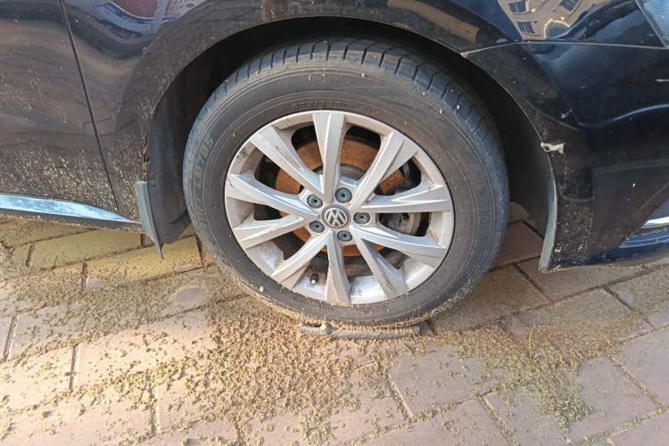 Used Volkswagen Lavida 2015 1.6L Manual Comfort Edition Right Front Wheel Hub