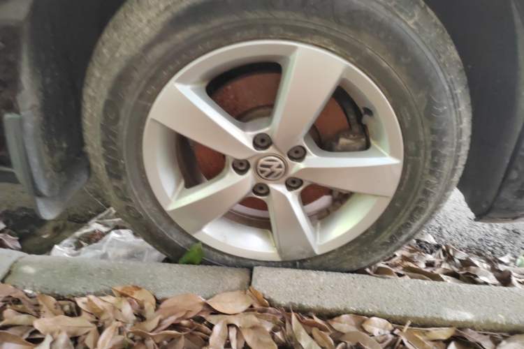Used Volkswagen Lavida 2015 1.6L Manual Fashion Edition Right Front Wheel Hub