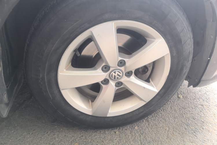 Used Volkswagen Lavida 2015 1.6L Manual Fashion Edition Right Front Wheel Hub