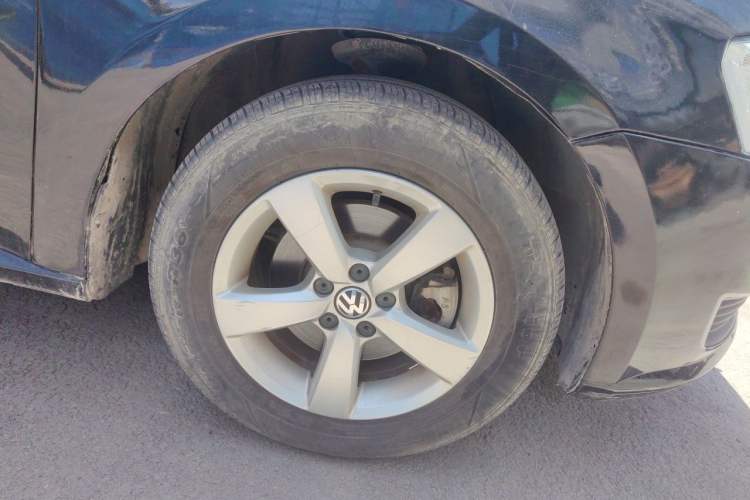 Used Volkswagen Lavida 2015 1.6L Automatic Fashion Edition Right Front Wheel Hub