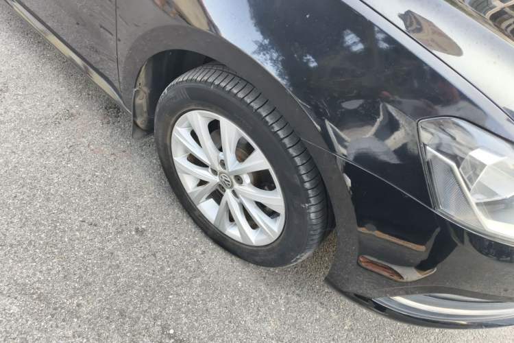 Used Volkswagen Lavida 2015 1.6L Automatic Comfort Edition Right Front Wheel Hub
