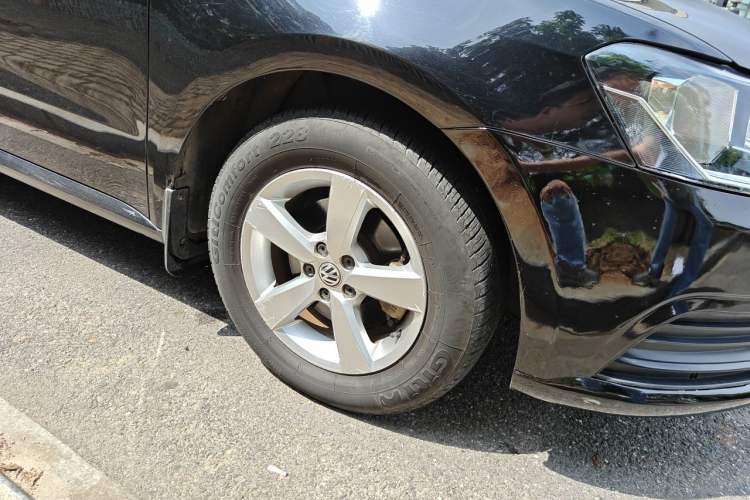 Used Volkswagen Lavida 2015 1.6L Automatic Fashion Edition Right Front Wheel Hub
