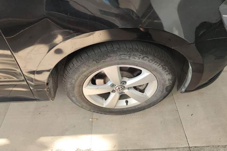 Used Volkswagen Lavida 2015 1.6L Automatic Fashion Edition Right Front Wheel Hub