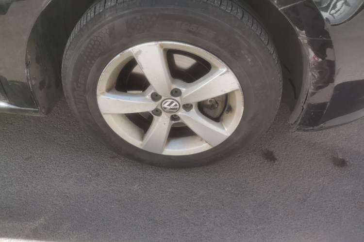 Used Volkswagen Lavida 2015 1.6L Automatic Fashion Edition Right Front Wheel Hub