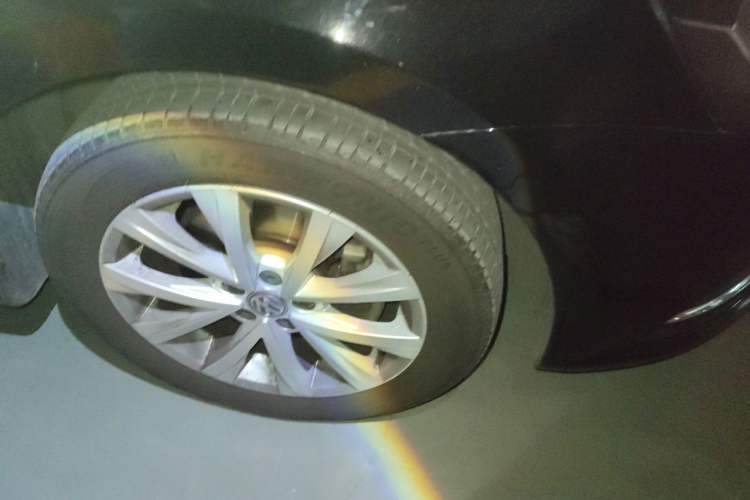 Used Volkswagen Lavida 2015 230TSI DSG Comfort Edition Right Front Wheel Hub