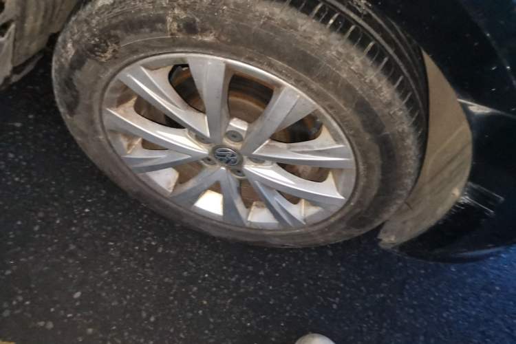 Used Volkswagen Lavida 2015 1.6L Automatic Comfort Edition Right Front Wheel Hub