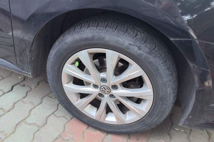 Used Volkswagen Lavida 2015 1.6L Manual Comfort Edition Right Front Wheel Hub