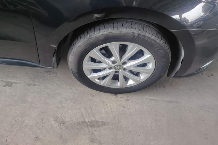 Used Volkswagen Lavida 2015 230TSI DSG Comfort Edition Right Front Wheel Hub