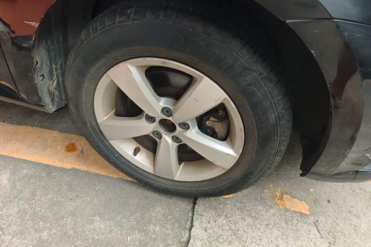 Used Volkswagen Lavida 2015 1.6L Manual Fashion Edition Right Front Wheel Hub