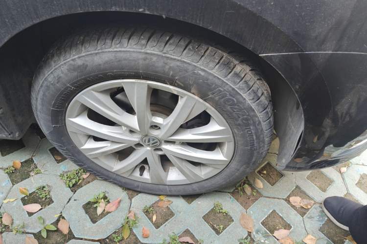 Used Volkswagen Lavida 2015 1.6L Manual Comfort Edition Right Front Wheel Hub