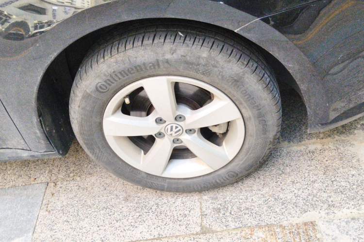 Used Volkswagen Lavida 2015 1.6L Automatic Fashion Edition Right Front Wheel Hub