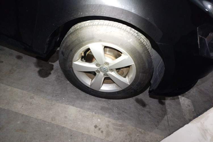 Used Volkswagen Lavida 2015 1.6L Automatic Fashion Edition Right Front Wheel Hub