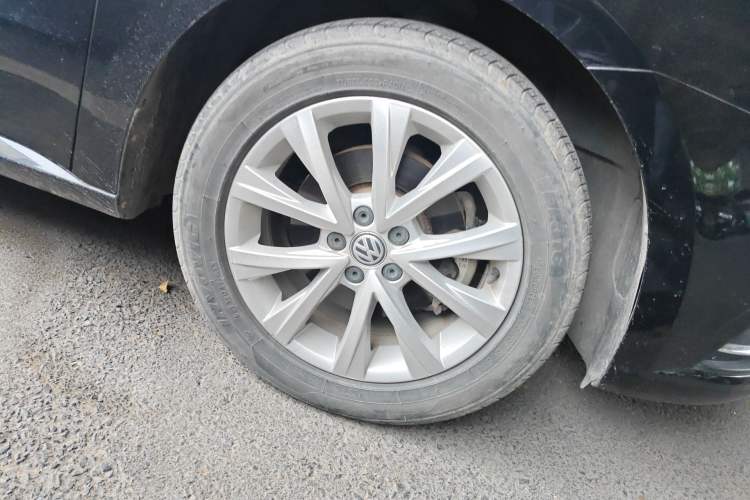 Used Volkswagen Lavida 2015 1.6L Manual Comfort Edition Right Front Wheel Hub