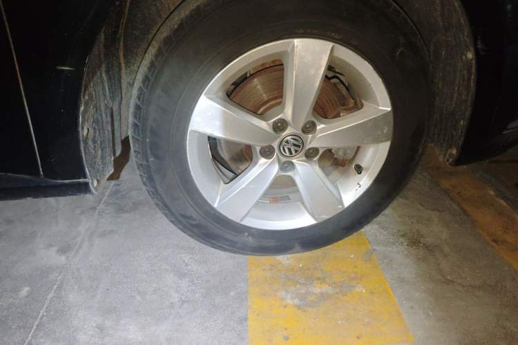 Used Volkswagen Lavida 2015 1.6L Manual Fashion Edition Right Front Wheel Hub