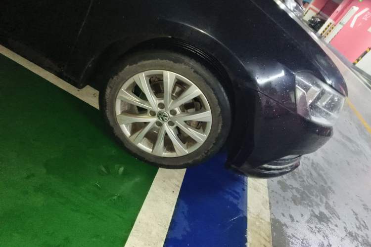 Used Volkswagen Lavida 2015 1.6L Manual Comfort Edition Right Front Wheel Hub