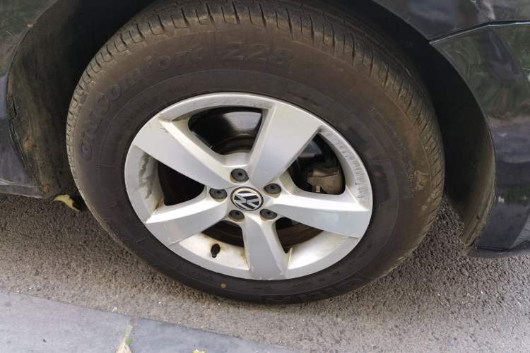 Used Volkswagen Lavida 2015 1.6L Manual Fashion Edition Right Front Wheel Hub