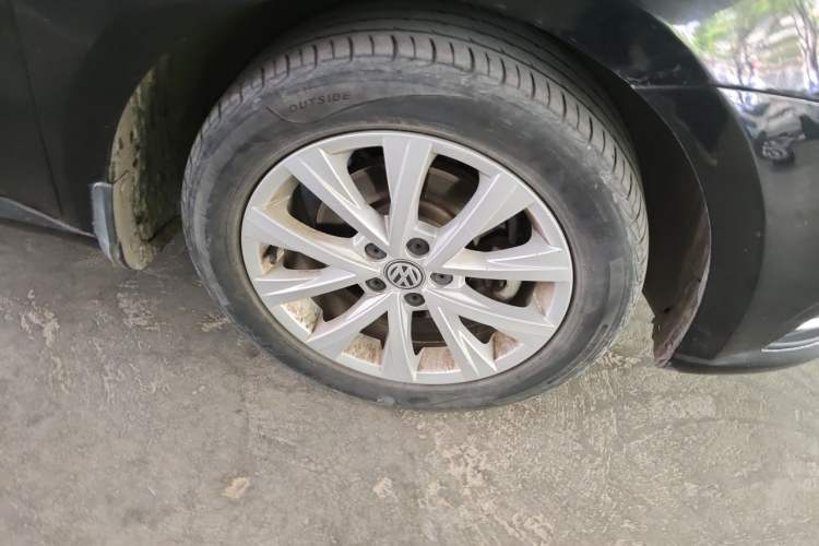 Used Volkswagen Lavida 2015 1.6L Manual Comfort Edition Right Front Wheel Hub
