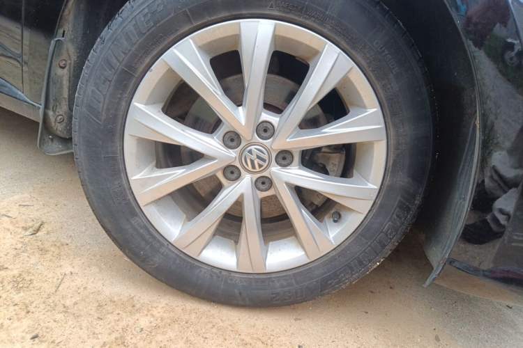 Used Volkswagen Lavida 2015 1.6L Automatic Comfort Edition Right Front Wheel Hub