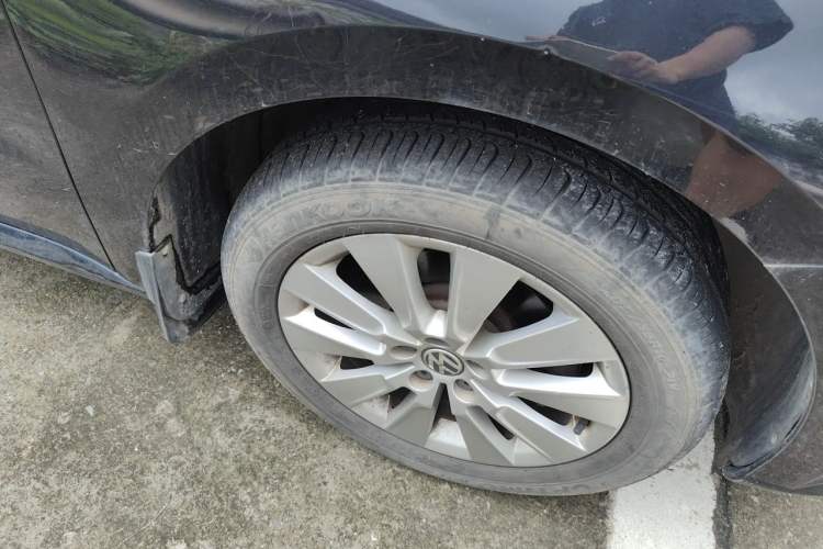 Used Volkswagen Lavida 2015 1.6L Automatic Comfort Edition Right Front Wheel Hub