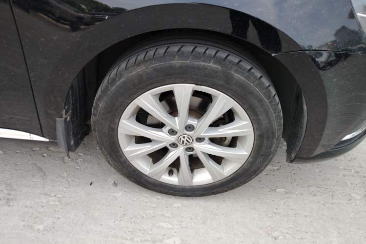 Used Volkswagen Lavida 2015 1.6L Automatic Comfort Edition Right Front Wheel Hub