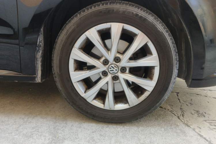 Used Volkswagen Lavida 2015 230TSI DSG Comfort Edition Right Front Wheel Hub