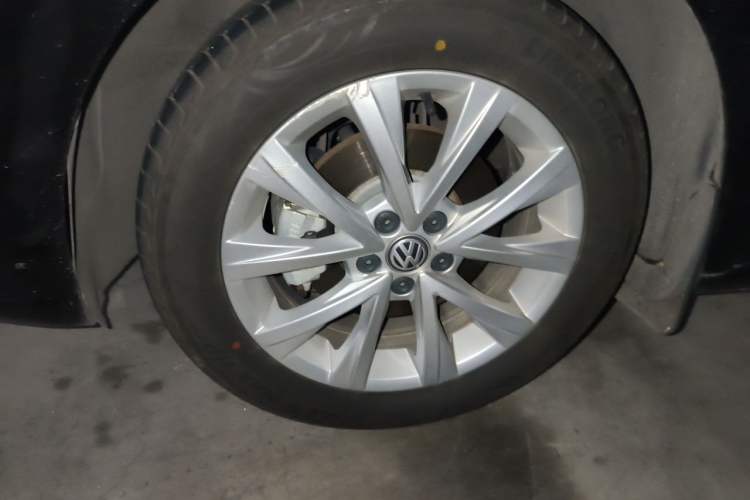 Used Volkswagen Lavida 2015 1.6L Manual Comfort Edition Right Front Wheel Hub