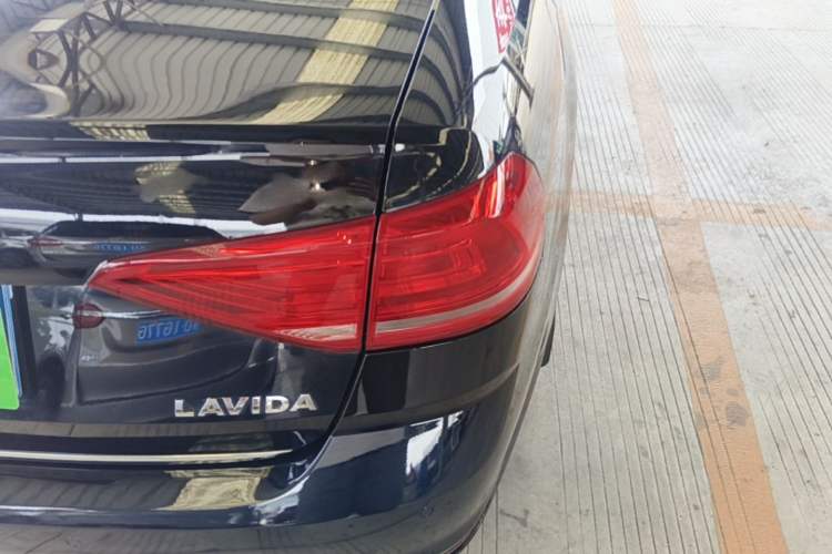 Used Volkswagen Lavida 2015 1.6L Automatic Comfort Edition Right Rear Taillight